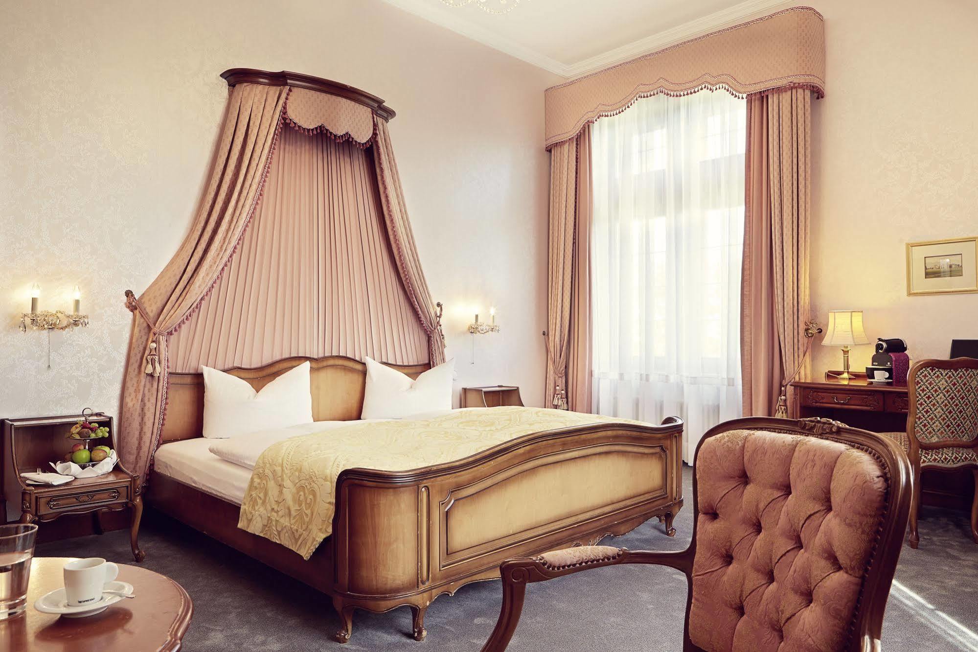 Schlosshotel Rettershof Kelkheim Buitenkant foto